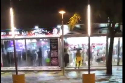 Els bombers han hagut de fer una quinzena de sortides a causa de la tempesta