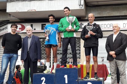 La 30 Mitja Marató del Vendrell recapta 2739,59 euros a favor del Centre d'Educació Especial Garbí