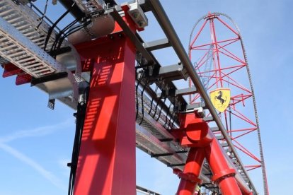 Ferrari Land ja té l'escut del 'Cavallino Rampante'