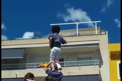 Els Xiquets del Serrallo no poden amb el 3 de 7 a la segona diada de l'any