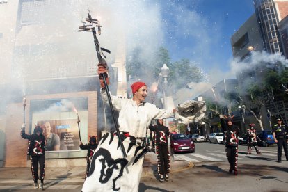 La cercavila infantil encén la Festa Major de Sant Joan a la Pobla
