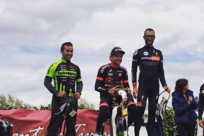 La cursa de BTT de Tivissa 'A per la cabra' canvia el premi d'una cabra per una escultura