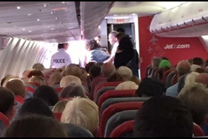 Uno vuelo Reus-Glasgow aterriza en Nantes por la actitud «agresiva» de un cantante