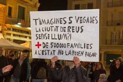 Velas en recuerdo de la abuela muerta en Reus