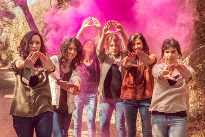 Roba Estesa presenta el videoclip 'Viu' que parla de la festa major