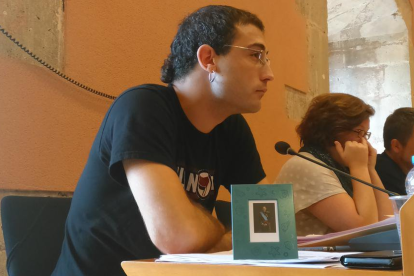 Un juez obliga al Ayuntamiento de Torredembarra a retirar la estelada y a colocar la bandera española