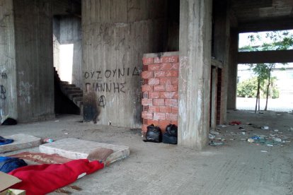 Refugiats de carrer: màfia, edificis abandonats i esperances truncades