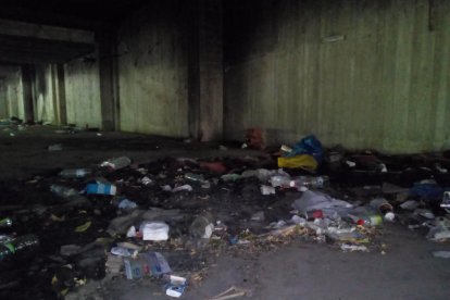 Refugiats de carrer: màfia, edificis abandonats i esperances truncades