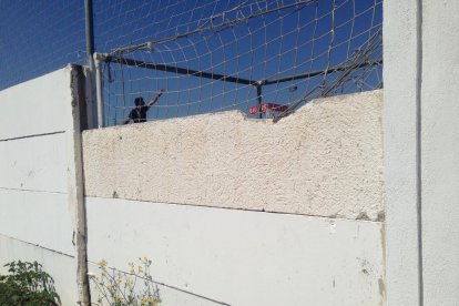 Els camps de futbol de Tarragona estan en un estat pèssim