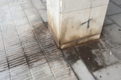 Avui Democràcia denuncia la falta de limpieza en las calles de Torredembarra