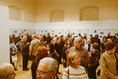 Inaugurada la mostra dedicada al centenari de la Lira Ampostina