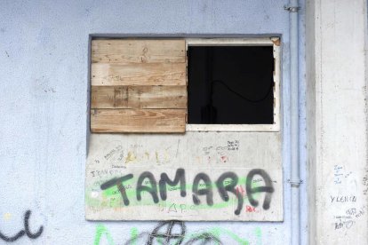 Queixes per la mala gestió d'un bloc de pisos de l'Agència de l'Habitatge