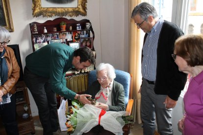 Homenaje a Francisca Pons, vecina centenaria de Xerta