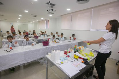 Más de 700 alumnos participarán en los Talleres científicos de Fundación Repsol