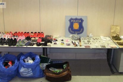 Desmantellen un grup a Salou que venia droga i productes falsificats a turistes