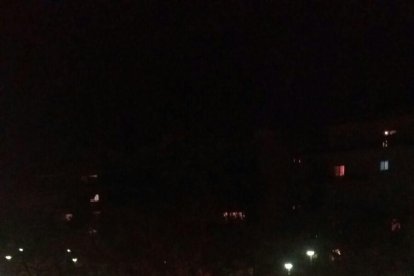 Crema una palmera a Salou a causa d'un llamp