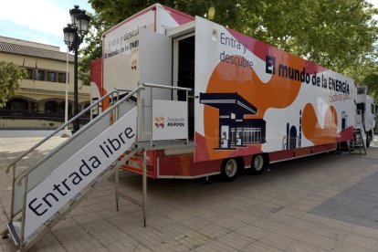 El Aula Móvil de Fundación Repsol acerca el mundo de la Energía a los escolares de Tarragona