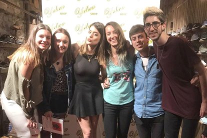 Dulceida inunda Reus de gent amb la seva visita