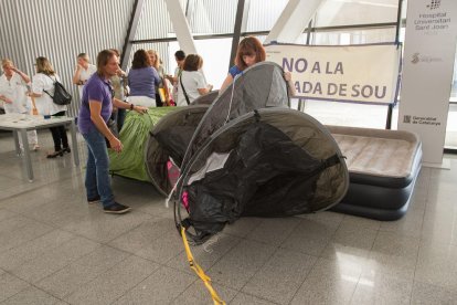 Treballadors de l'Hospital Sant Joan inicien 24 hores de tancament per les retallades