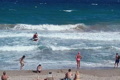 Busquen un banyista desaparegut a la platja del Miracle de Tarragona