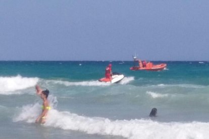 Busquen un banyista desaparegut a la platja del Miracle de Tarragona