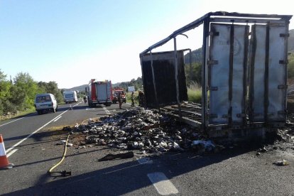 Incendi de la càrrega d'un camió
