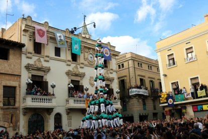 Els Castellers de Vilafranca es llueixen a la Diada Castellera de Tots Sants