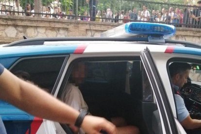 Detenen a Valls el presumpte autor de l'incendi d'un cotxe policial