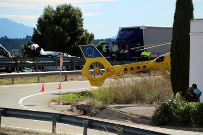 Cuatro personas heridas, una en estado crítico, después de un choque frontal en la C-12 en Xerta