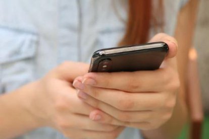 Els Mossos alerten d'una estafa per desbloquejar el mòbil després de robar-te'l