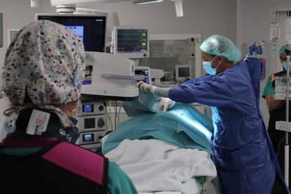 L'Hospital Joan XXIII estrena una nova tècnica per operar les hèrnies discals lumbars
