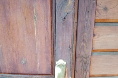 Roben i destrossen mobiliari a l'Escola de Natura Francolí de Tarragona