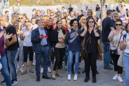 Un centenar de personas se vuelven a manifestar contra la instalación de un CRAE a els Pallaresos