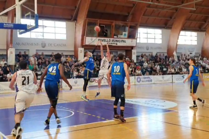 El CB Salou comença amb el peu esquerre el 'play-off' d'ascens amb una derrota contra el Gandía (71-68)