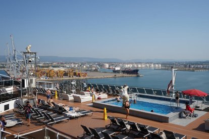 Acte de benvinguda del port al major creuer que mai ha  fet escala a Tarragona