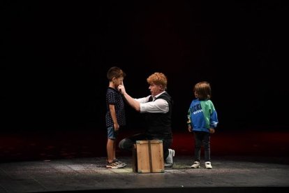 Èxit de públic en la II Gala Benèfica 'Vivim la màgia amb l'autisme' de Todos en Azul