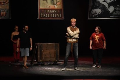 Èxit de públic en la II Gala Benèfica 'Vivim la màgia amb l'autisme' de Todos en Azul