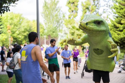 Cobles, cornetes i tambors fan sortir el sol i desperten Reus de la letargia dominical