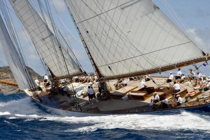 Eleonora E, el superveler a 70.000 euros la setmana que en pocs minuts s'ha empassat l'aigua a Tarragona