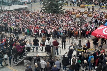 Més de 1.200 alumnes de Reus s'uneixen a la Mercadal per cantar la Gran Nadala 2022