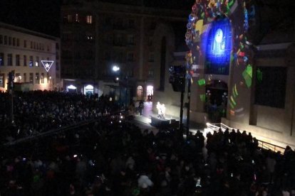 Centenares de tarraconenses celebran el Fin de Año con el Carillón