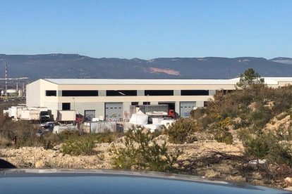 Denuncien la celebració d'una festa 'rave' en una nau del polígon de Perafort