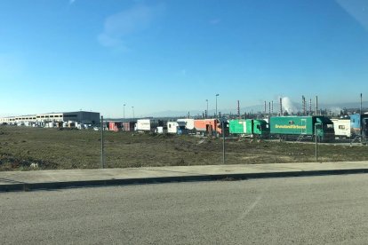 Denuncien la celebració d'una festa 'rave' en una nau del polígon de Perafort