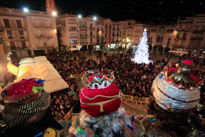 Una imagen de archivo de los Reyes Magos, en el balcón del Ayuntamiento de Reus.