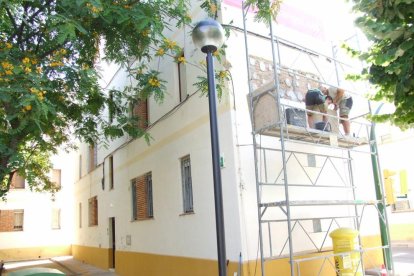 El Vendrell retira la simbologia franquista del municipi