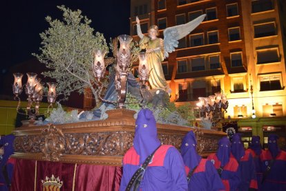 La solemnitat s'estén pel centre de la ciutat amb la Processó del Dolor