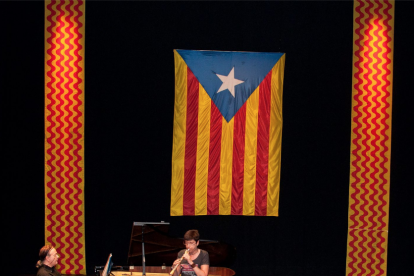 Una grallera tarragonina toca 'Els Segadors' enmig del Valle de los Caídos