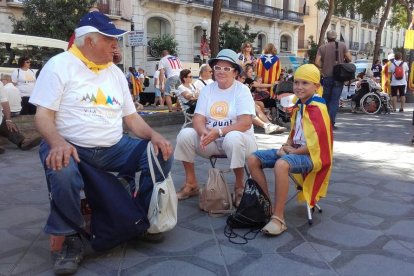 La Rambla Nova es comença a omplir d'estalades