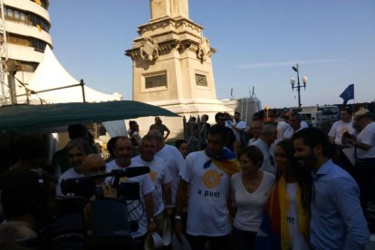 La Rambla Nova es comença a omplir d'estelades