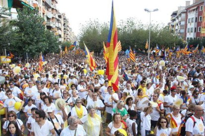 Centenars de milers de persones bateguen per la República Catalana des de Barcelona, Tarragona, Lleida, Salt i Berga